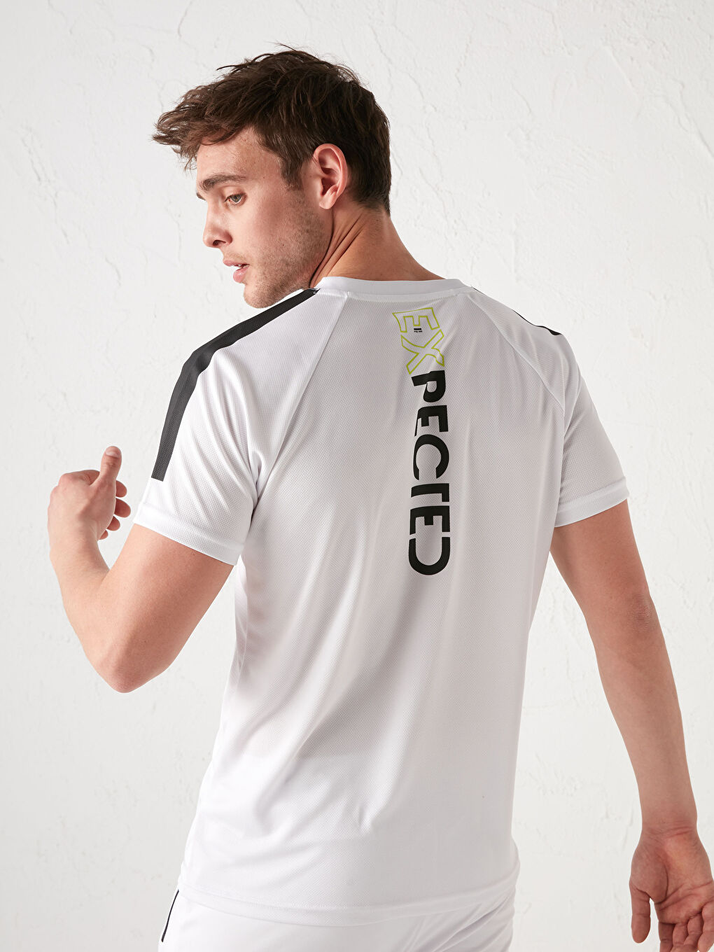 Beyaz V Yaka Kısa Kollu Baskılı Aktif Spor Tişört-2