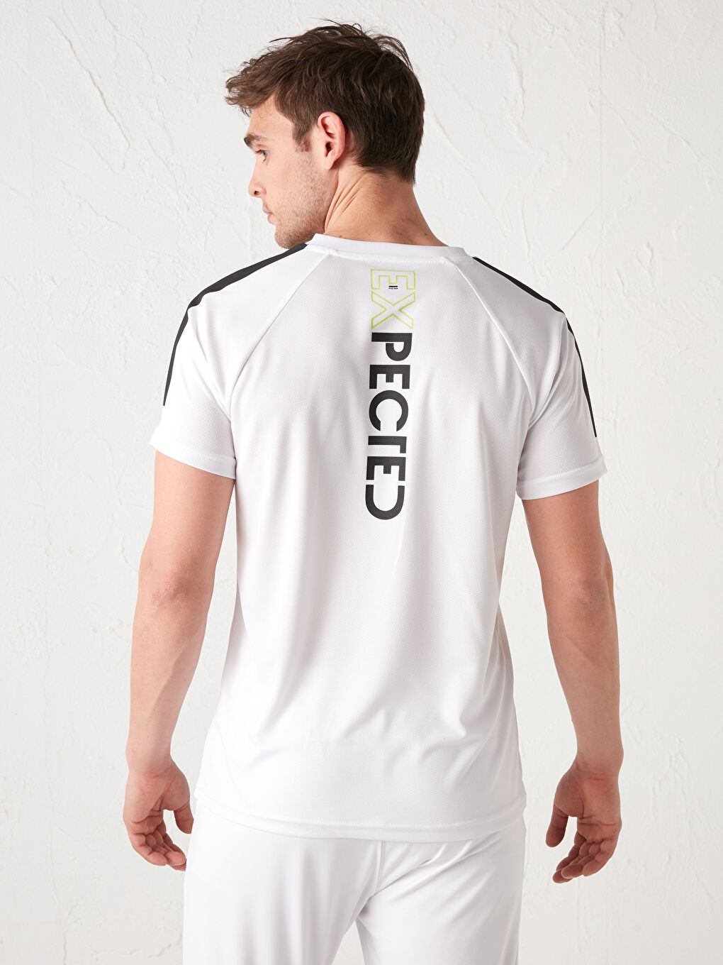 Beyaz V Yaka Kısa Kollu Baskılı Aktif Spor Tişört-4