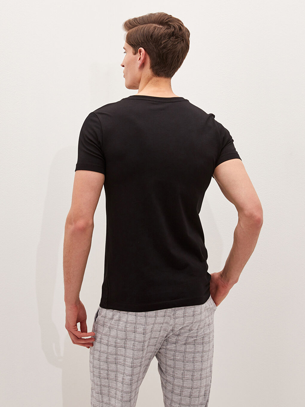 Siyah V Yaka Kısa Kollu Pamuklu Erkek Atlet-2