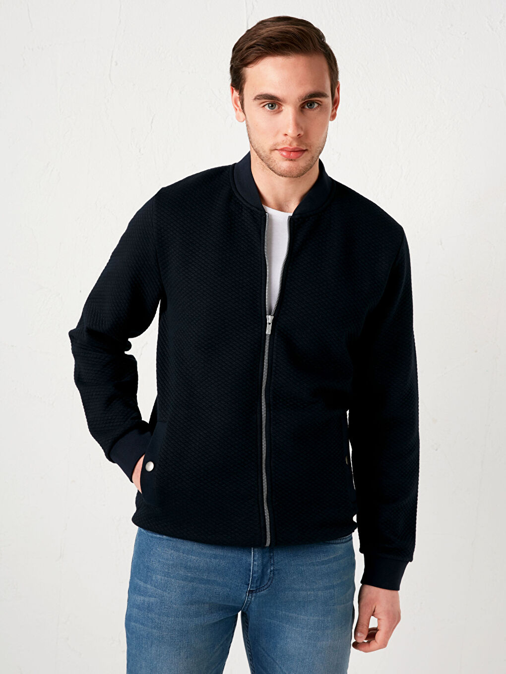 بالطو رجالي بقصة عادية وياقة كلية