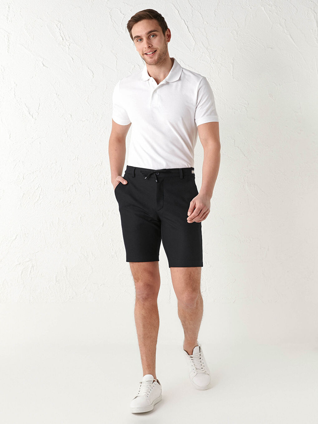 شورت رجالي بنقشة رفيع