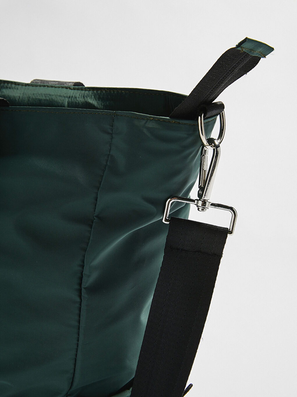 Haki Etiket Baskılı Kadın Kol Çantası-3