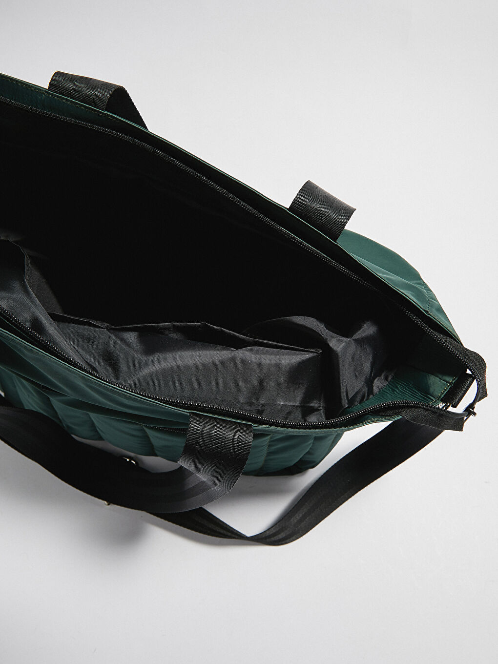 Haki Etiket Baskılı Kadın Kol Çantası-5