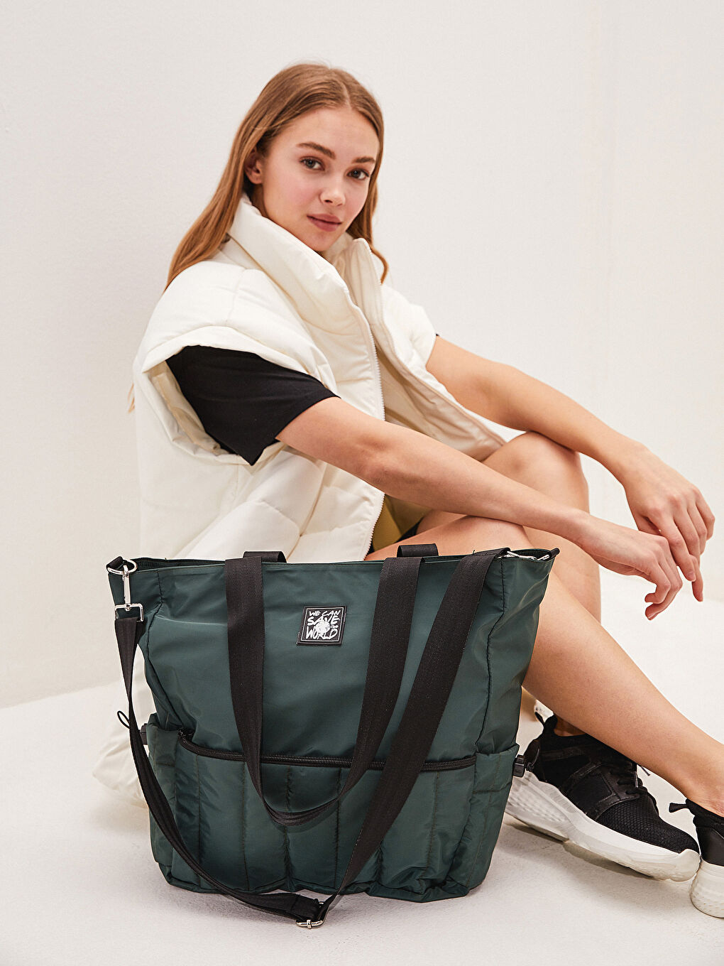 Haki Etiket Baskılı Kadın Kol Çantası-1