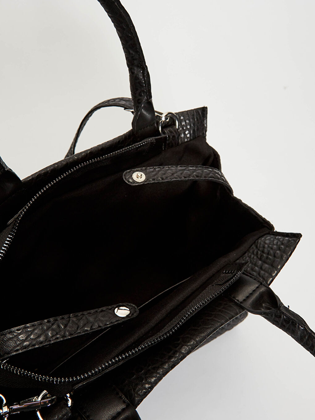 Siyah Deri Görünümlü Omuz Çantası-4