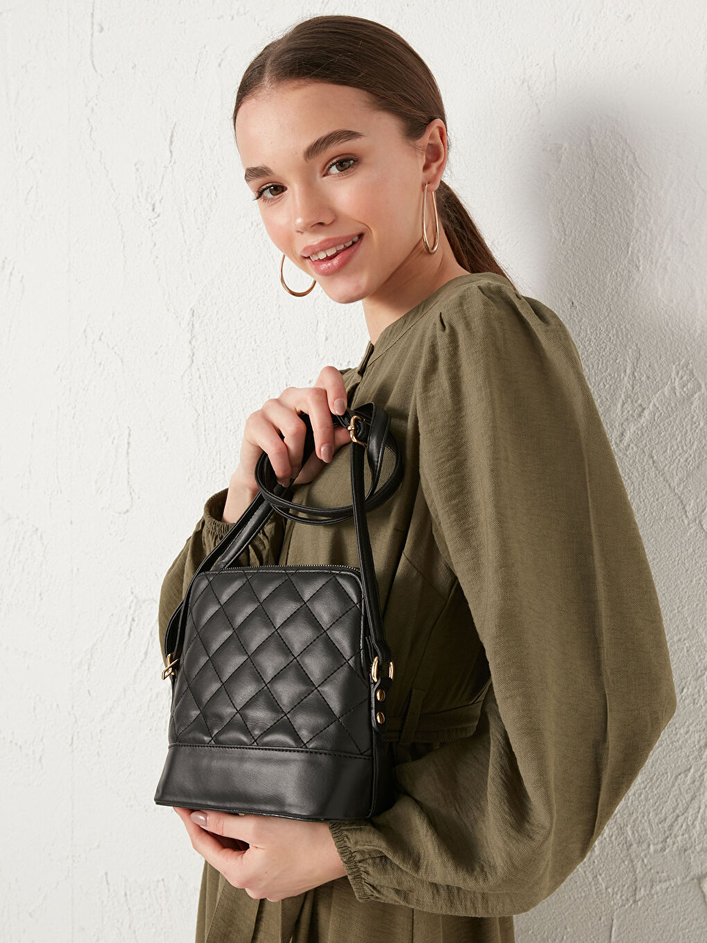 Siyah Deri Görünümlü Omuz Çantası-2