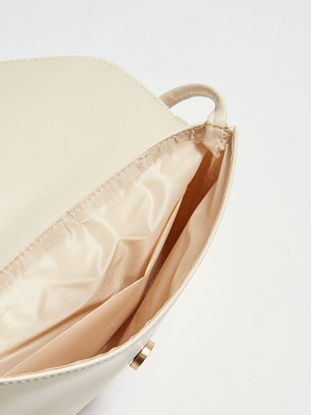 Bej Deri Görünümlü Kapaklı Kadın Çapraz Çanta-4