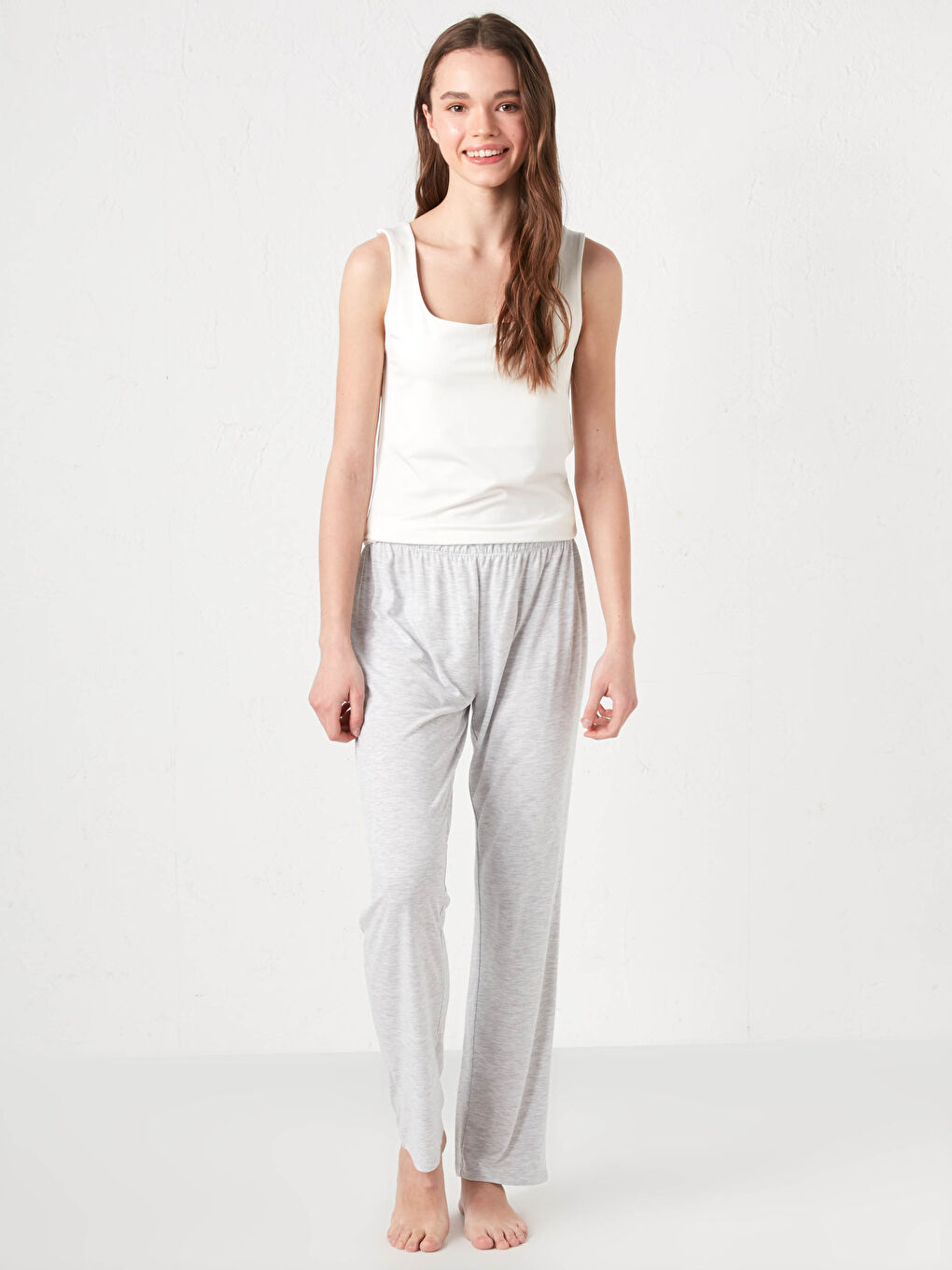 Жіночий атлет з товстими ремінцями та U-подібним вирізом-2