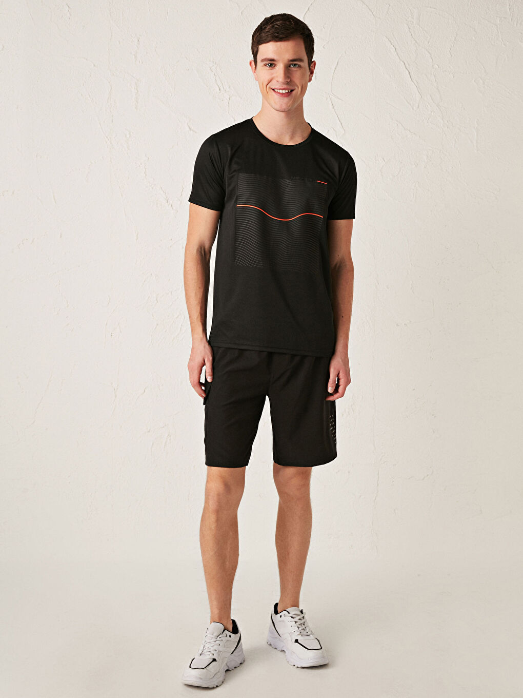 Siyah Bisiklet Yaka Kısa Kollu Baskılı Aktif Spor Erkek Tişört-2