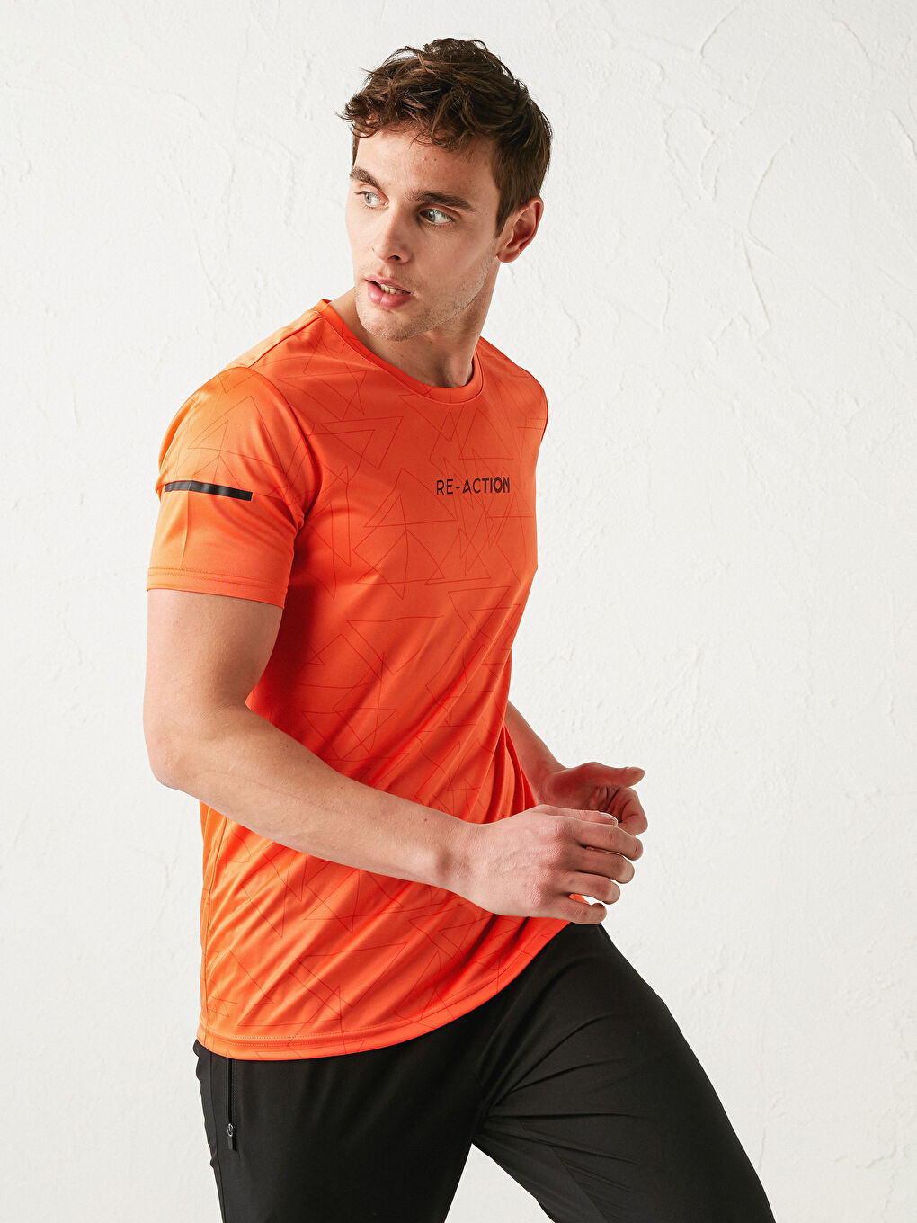 T-shirt de sport actif à manches courtes et col rond pour hommes