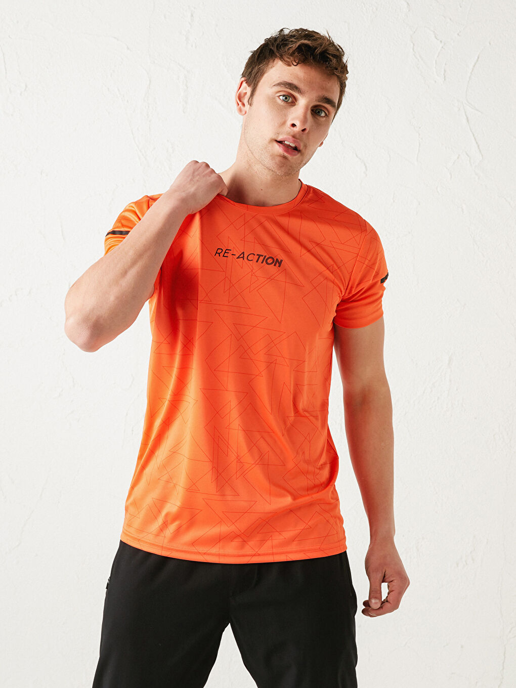 T-shirt de sport actif à manches courtes et col rond pour hommes-1