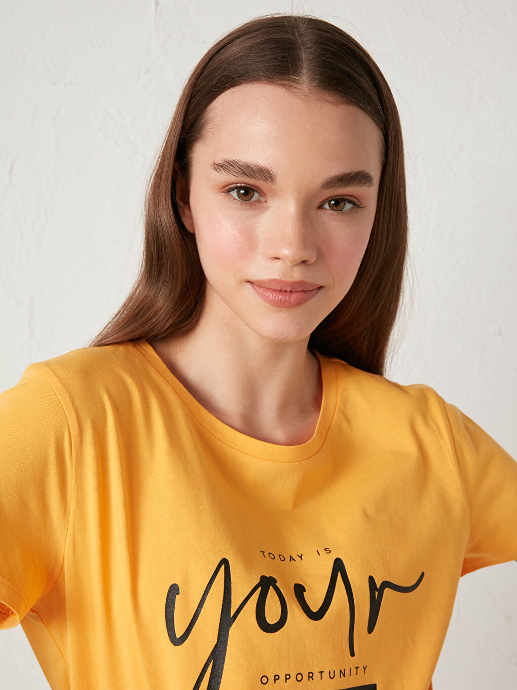 Футболка Женская С Коротким Рукавом, Круглым Вырезом И Принтом-Слоганом-1