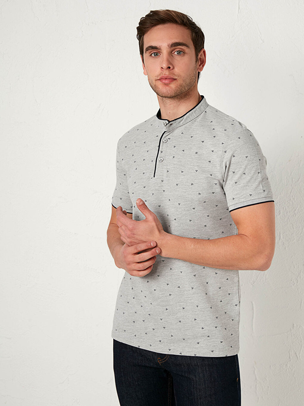 Gri Hakim Yaka Kısa Kollu Pike Tişört