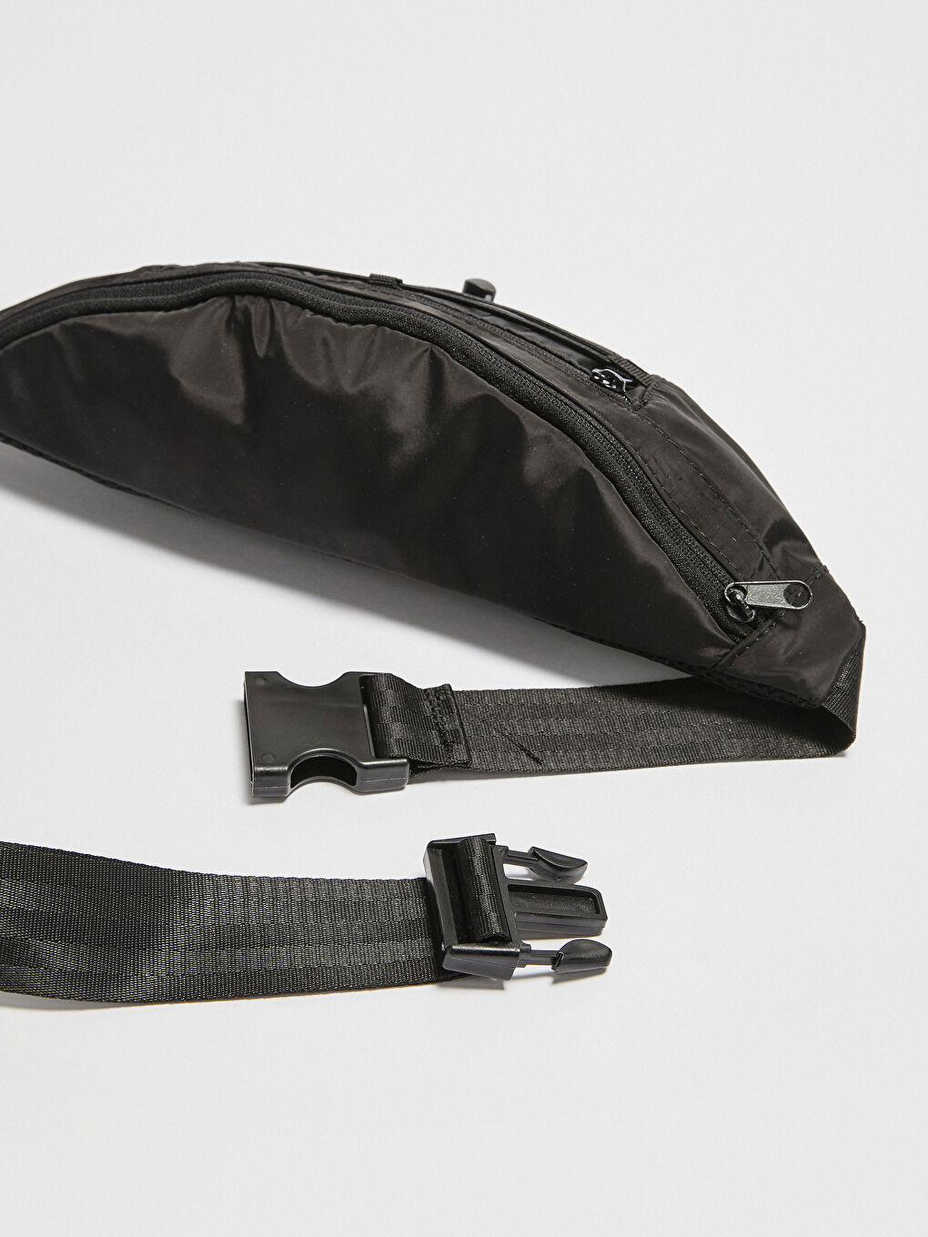 Siyah Fermuarlı İnce Erkek Bel Çantası-5