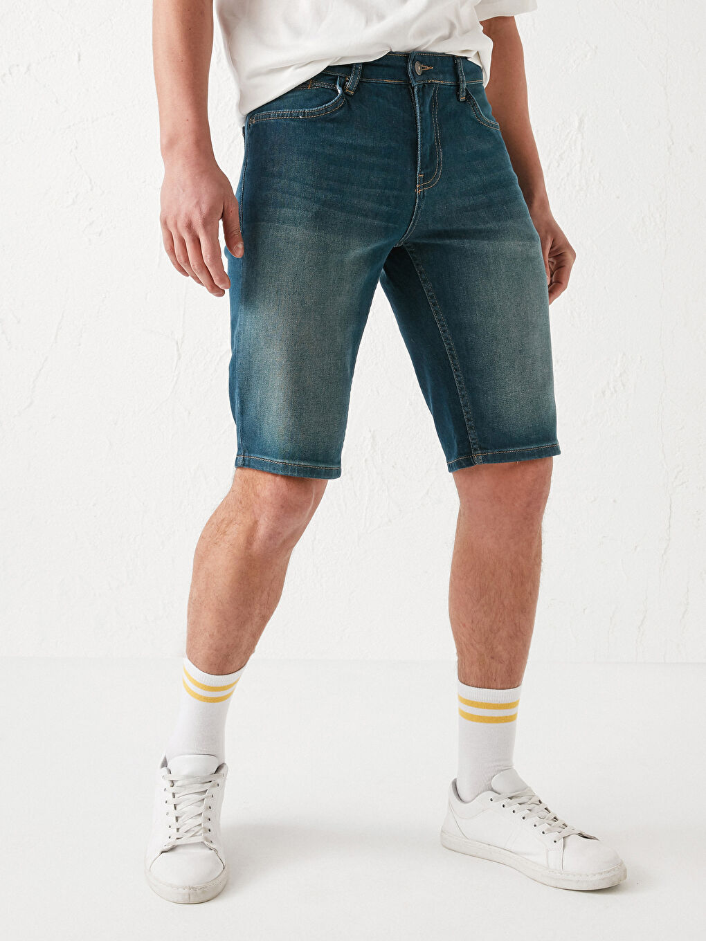 شورت دينيم عادي للرجال-2