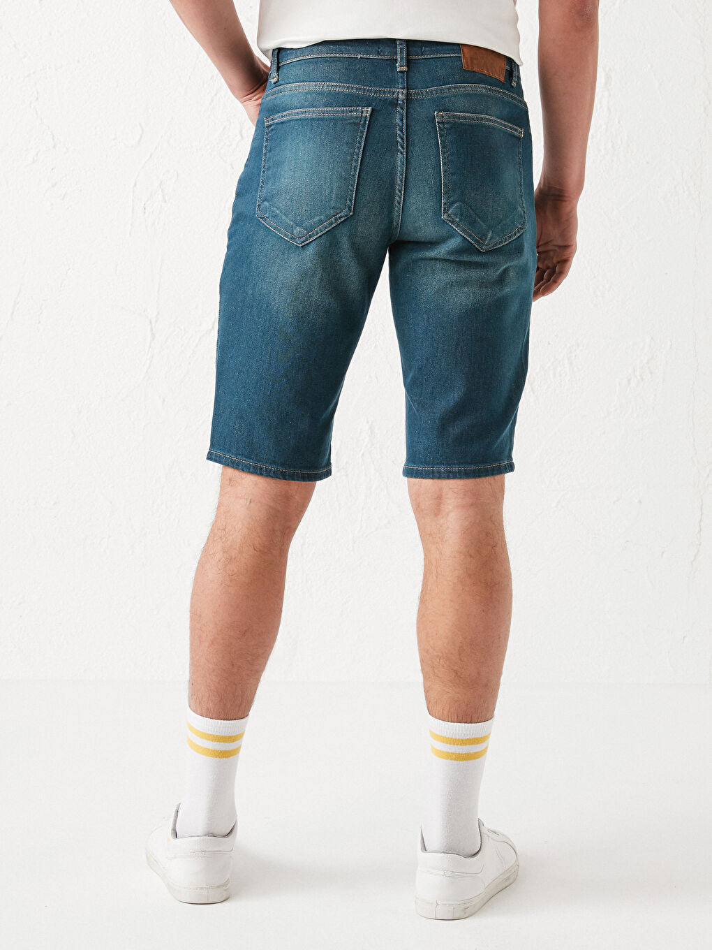 شورت دينيم عادي للرجال-3