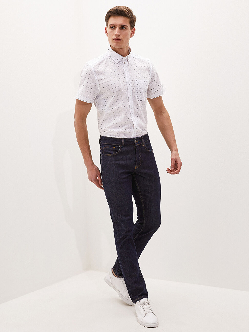 قميص رجالي ضيق بنقشة وأكمام قصيرة للرجال-1