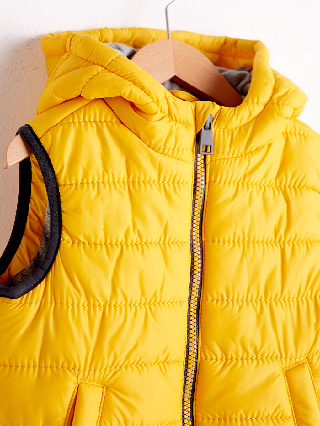 Sarı Erkek Çocuk Kapüşonlu Şişme Yelek-3