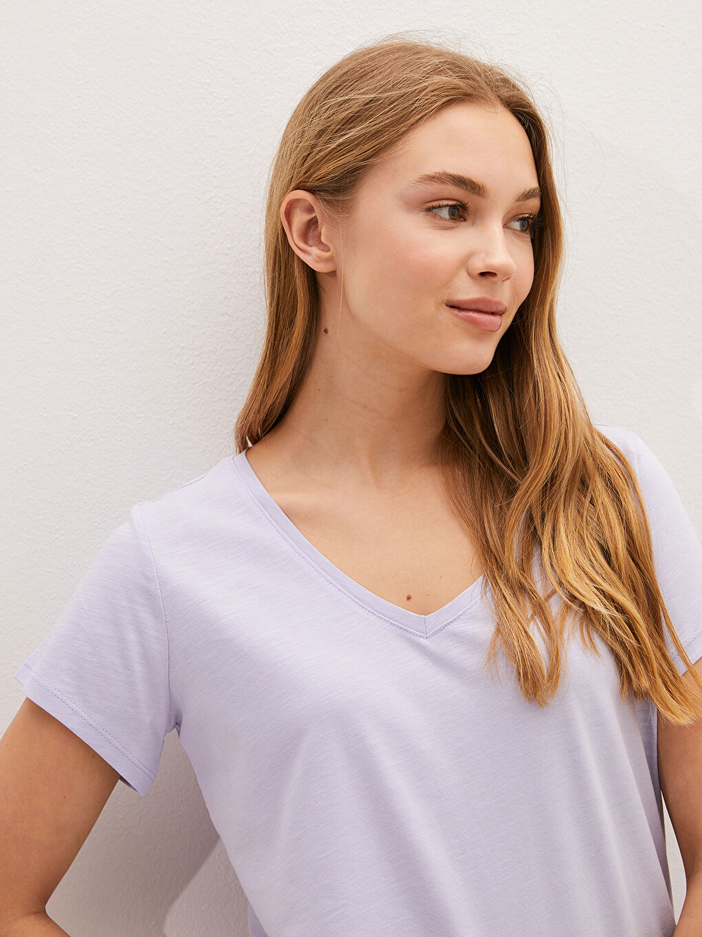 Lila V Yaka Düz Kısa Kollu Pamuklu Kadın  Tişört-5