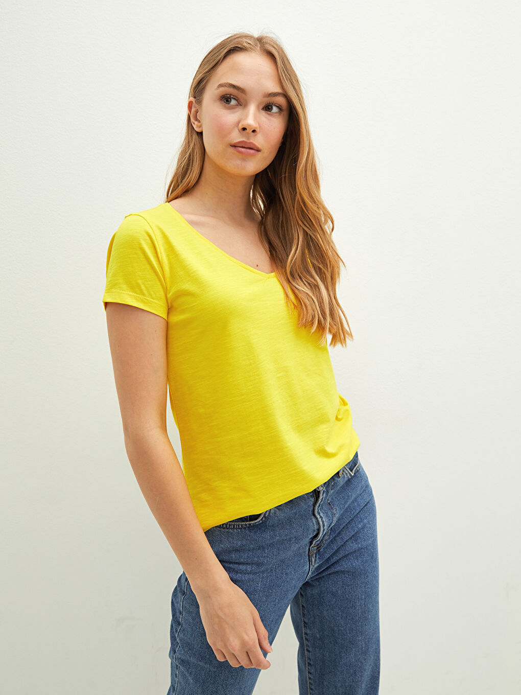 Sarı V  Yaka Düz Kısa Kollu Pamuklu Kadın Tişört