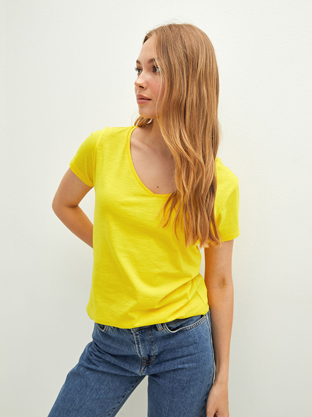 Sarı V  Yaka Düz Kısa Kollu Pamuklu Kadın Tişört-1