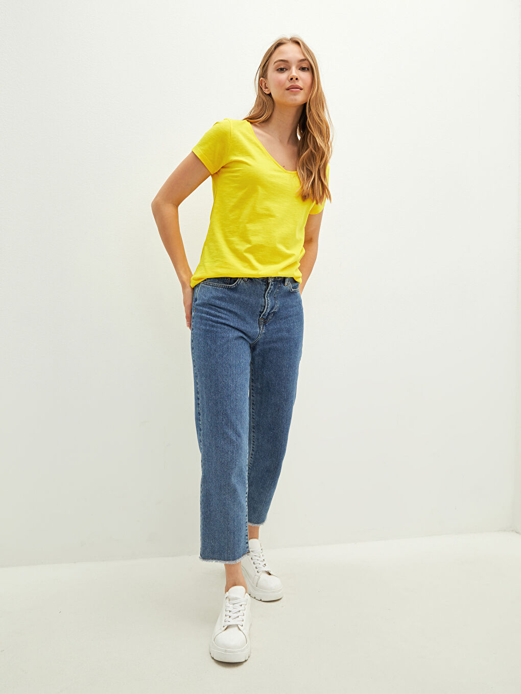 Sarı V  Yaka Düz Kısa Kollu Pamuklu Kadın Tişört-3