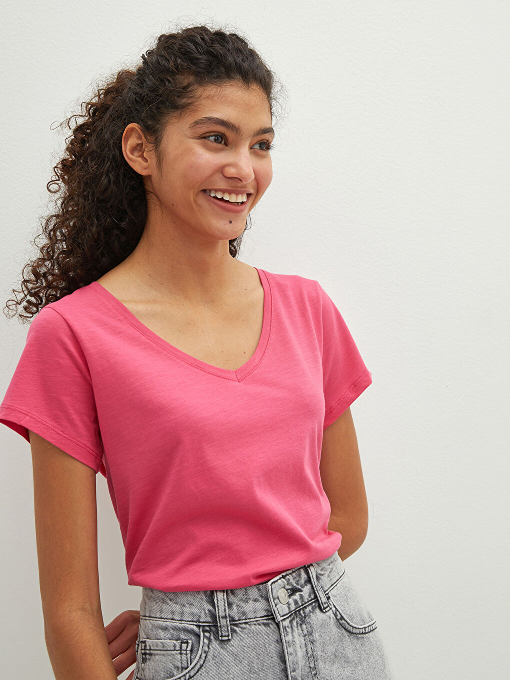 Pembe V  Yaka Düz Kısa Kollu Pamuklu Kadın Tişört-1