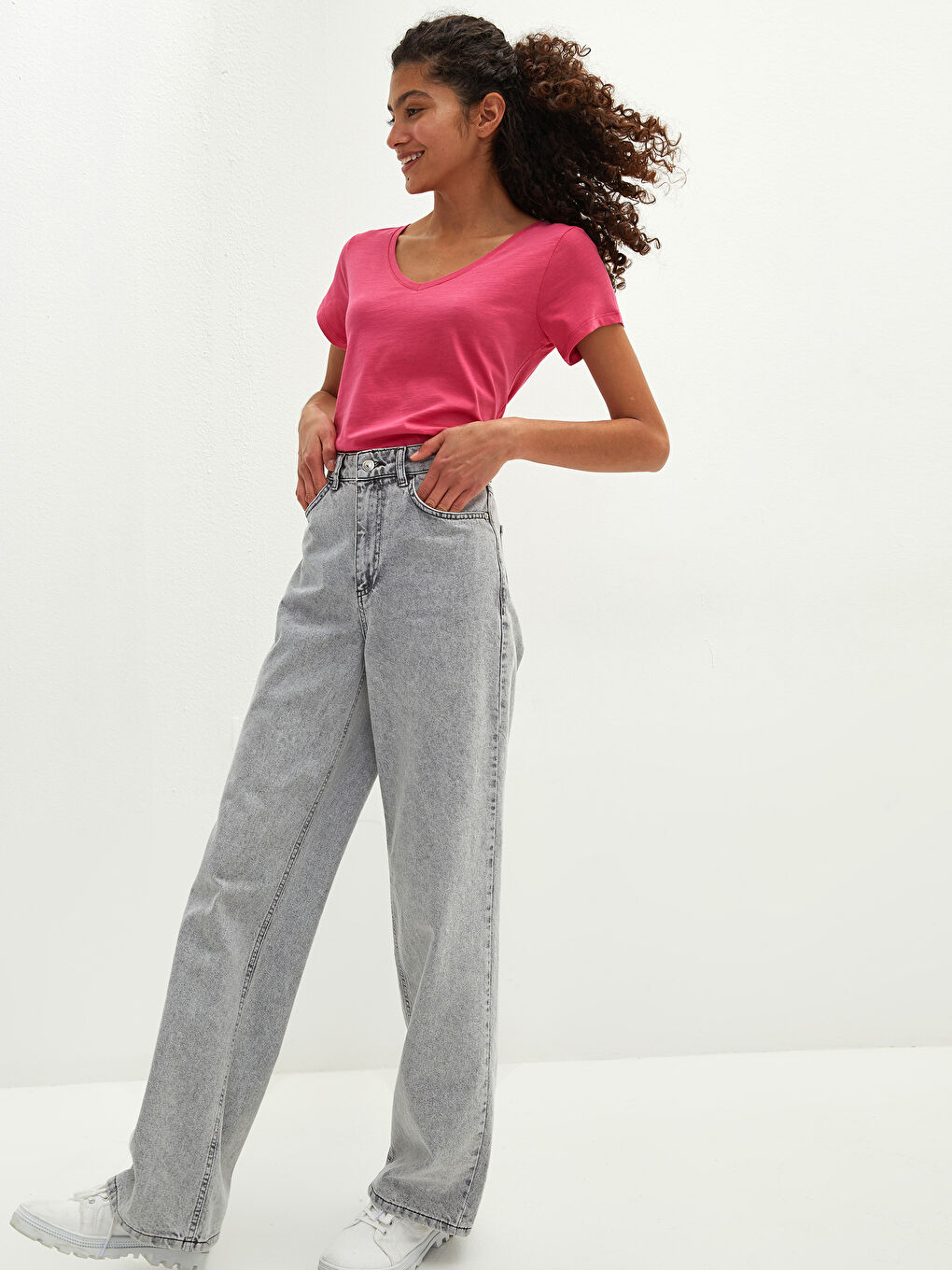 Pembe V  Yaka Düz Kısa Kollu Pamuklu Kadın Tişört-2