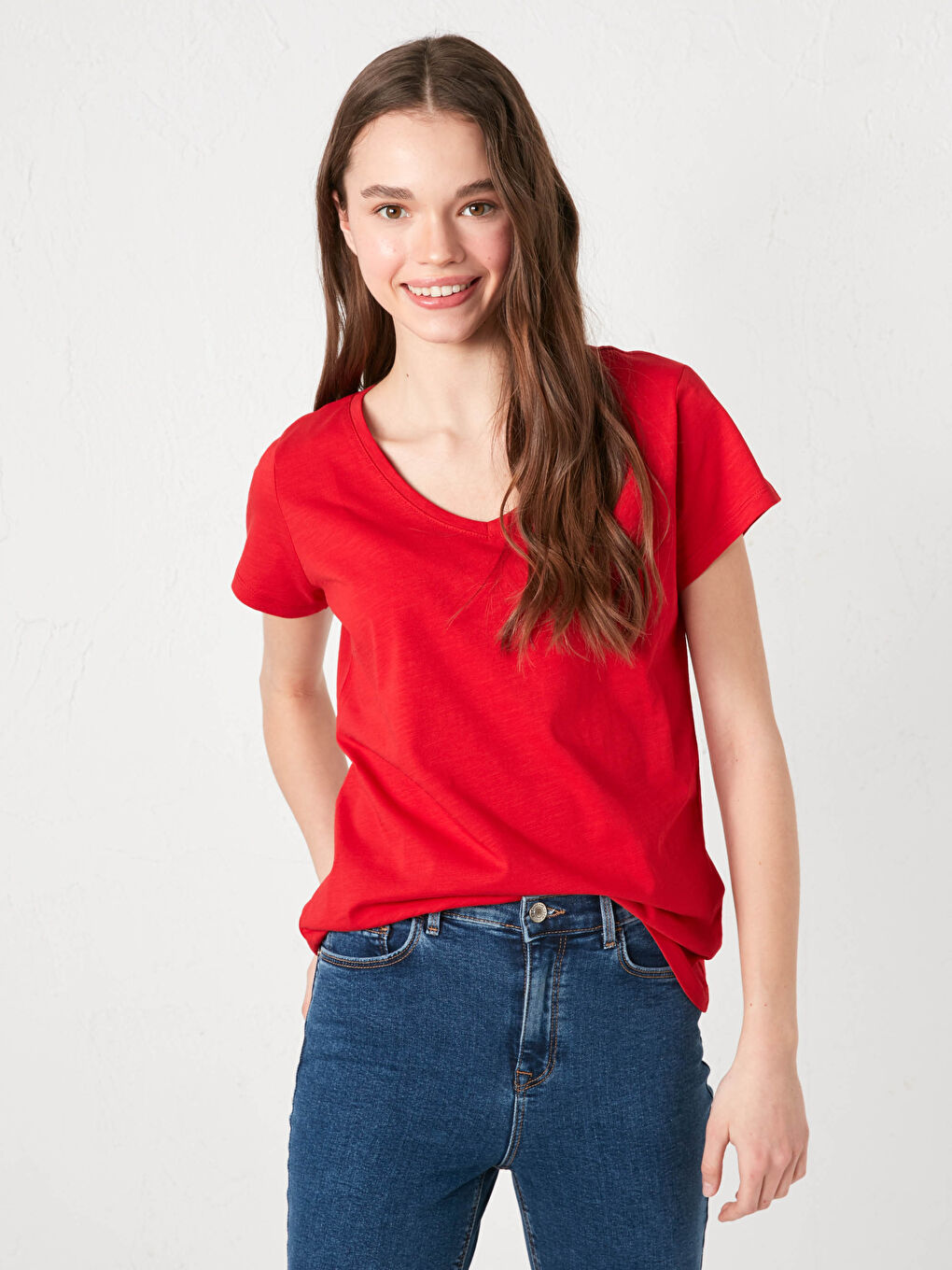 Kırmızı Pamuklu V Yaka Düz Tişört-1