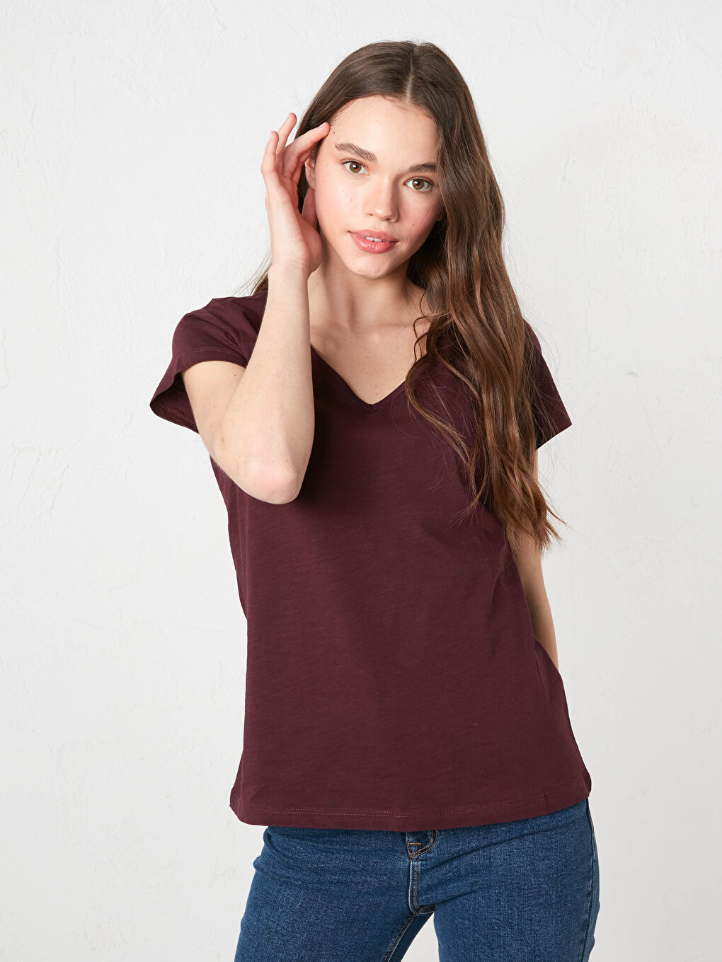 Mürdüm Pamuklu V Yaka Düz Tişört