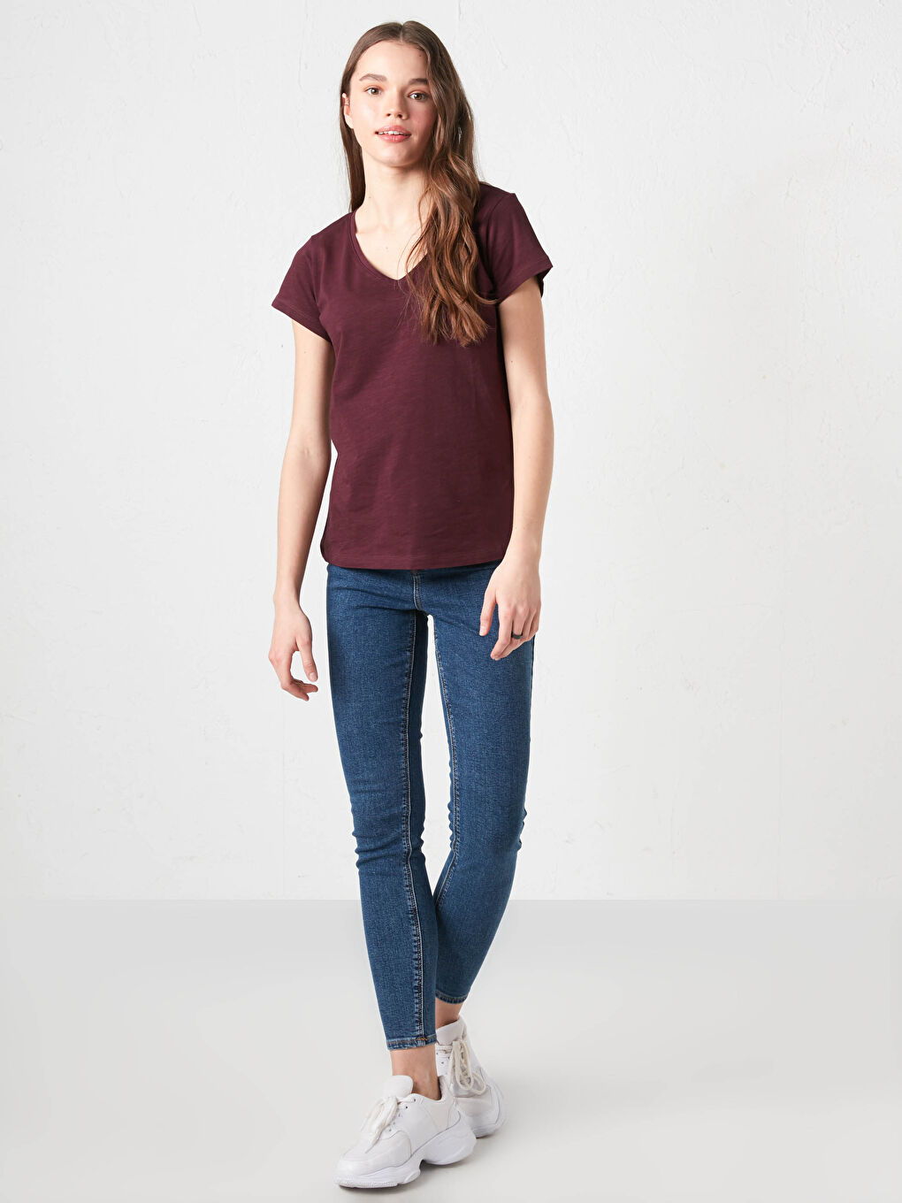 Mürdüm Pamuklu V Yaka Düz Tişört-3