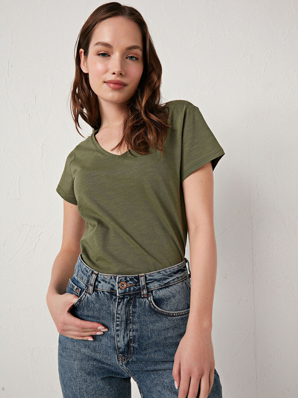 Haki Pamuklu V Yaka Düz Tişört-5