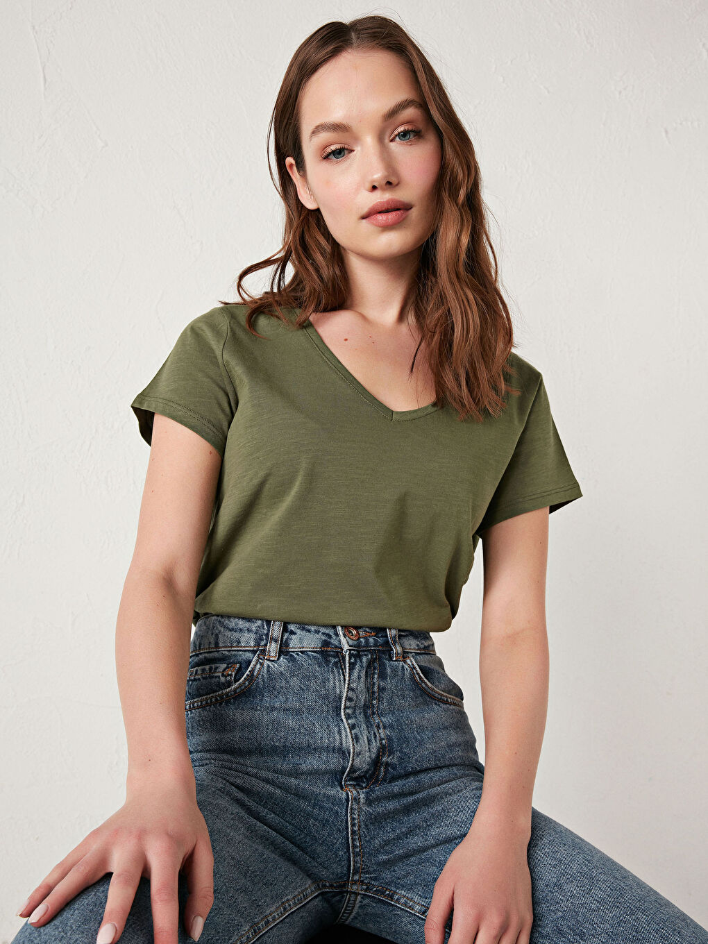 Haki Pamuklu V Yaka Düz Tişört-6