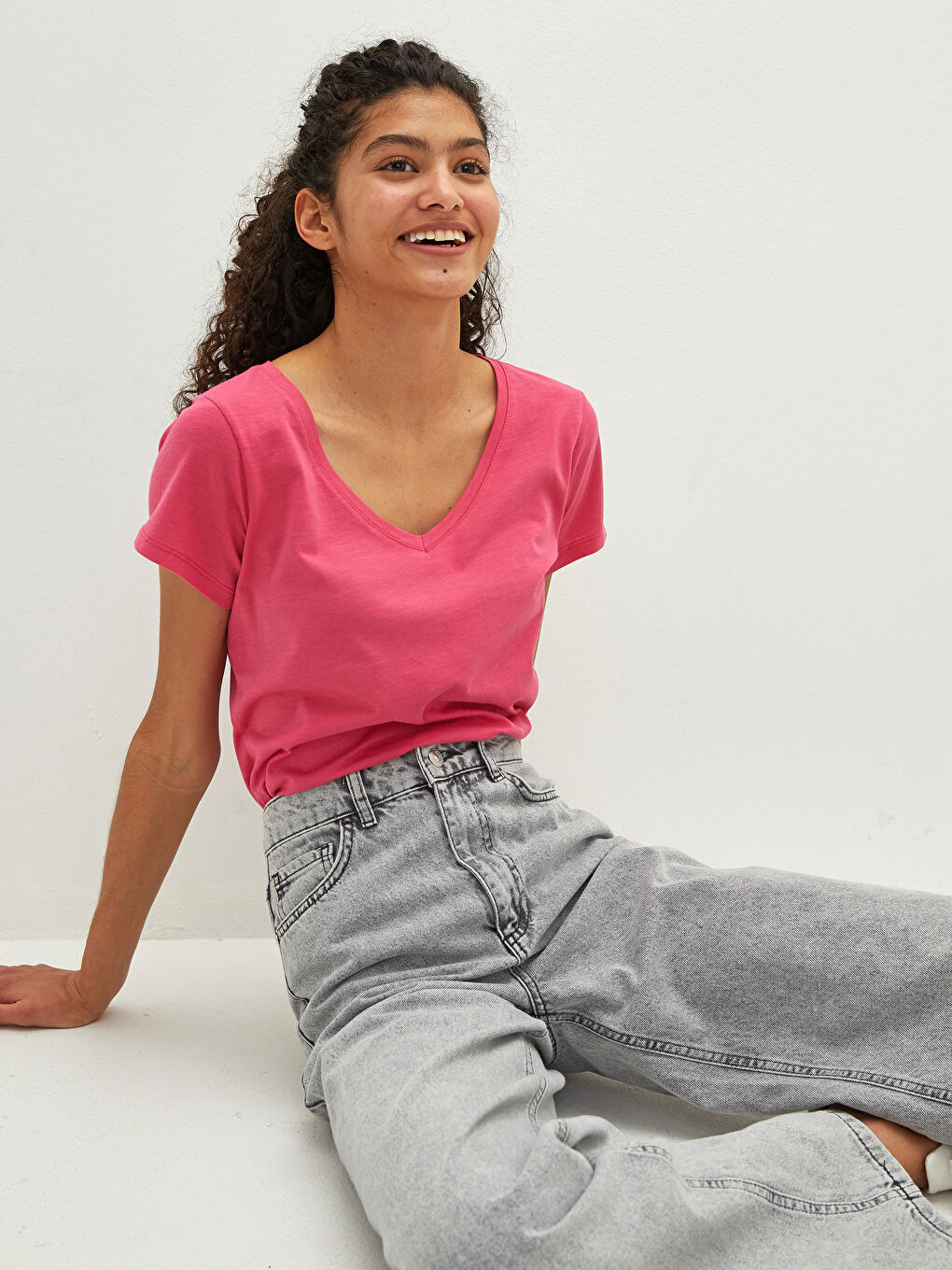 Pembe V  Yaka Düz Kısa Kollu Pamuklu Kadın Tişört-4