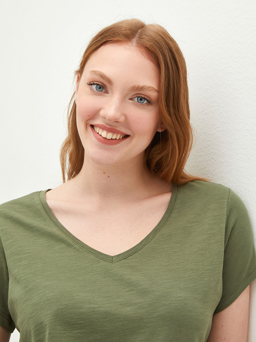 Haki Pamuklu V Yaka Düz Tişört-3