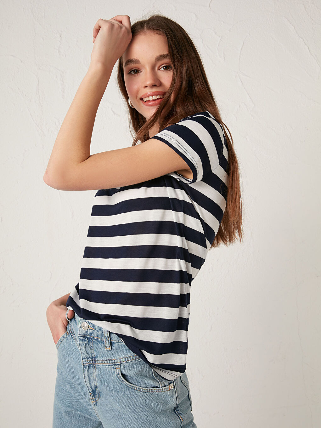 Футболка для жінок з V-подібним вирізом, смугаста, короткий рукав-1