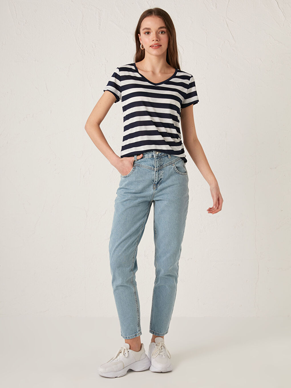 Футболка для жінок з V-подібним вирізом, смугаста, короткий рукав-2