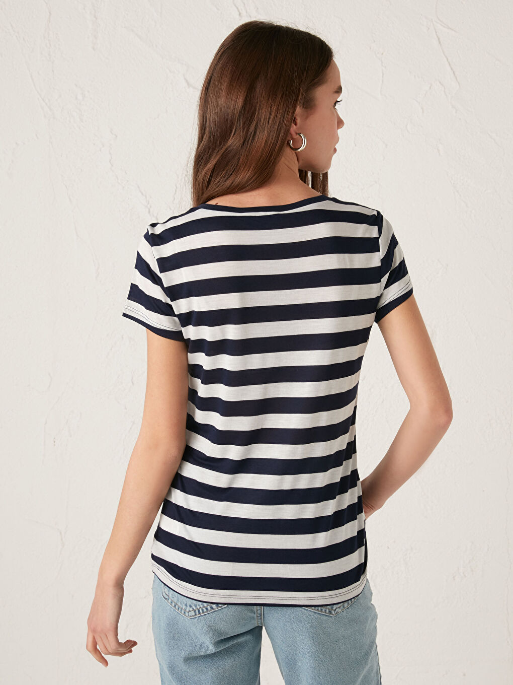 Футболка для жінок з V-подібним вирізом, смугаста, короткий рукав-3
