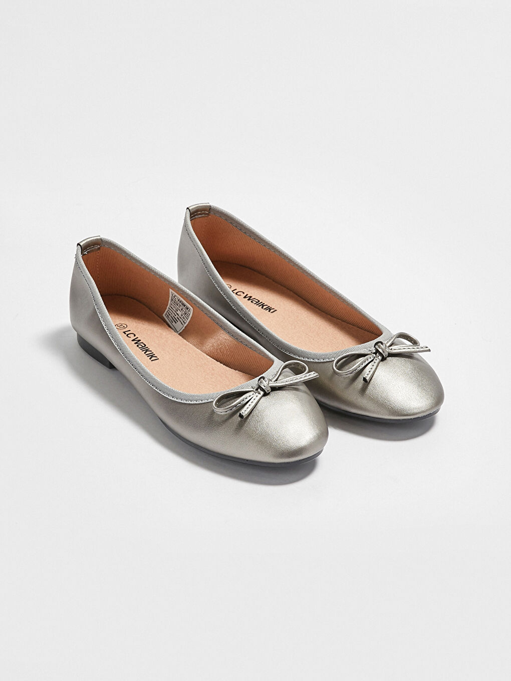 أحذية مسطحة نسائية بتفاصيل عقدة فيونكة