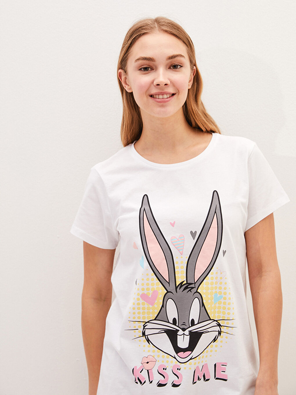 Beyaz Bisiklet Yaka Bugs Bunny Baskılı Kısa Kollu Kadın Caprili Pijama Takımı-3