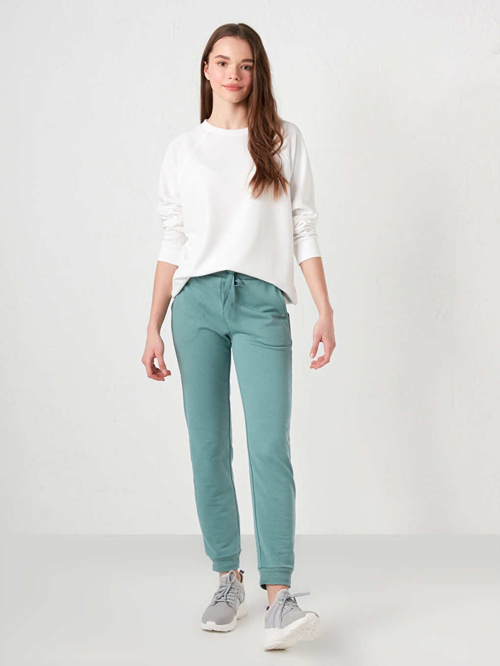 Спортивные штаны-джоггеры с эластичной талией