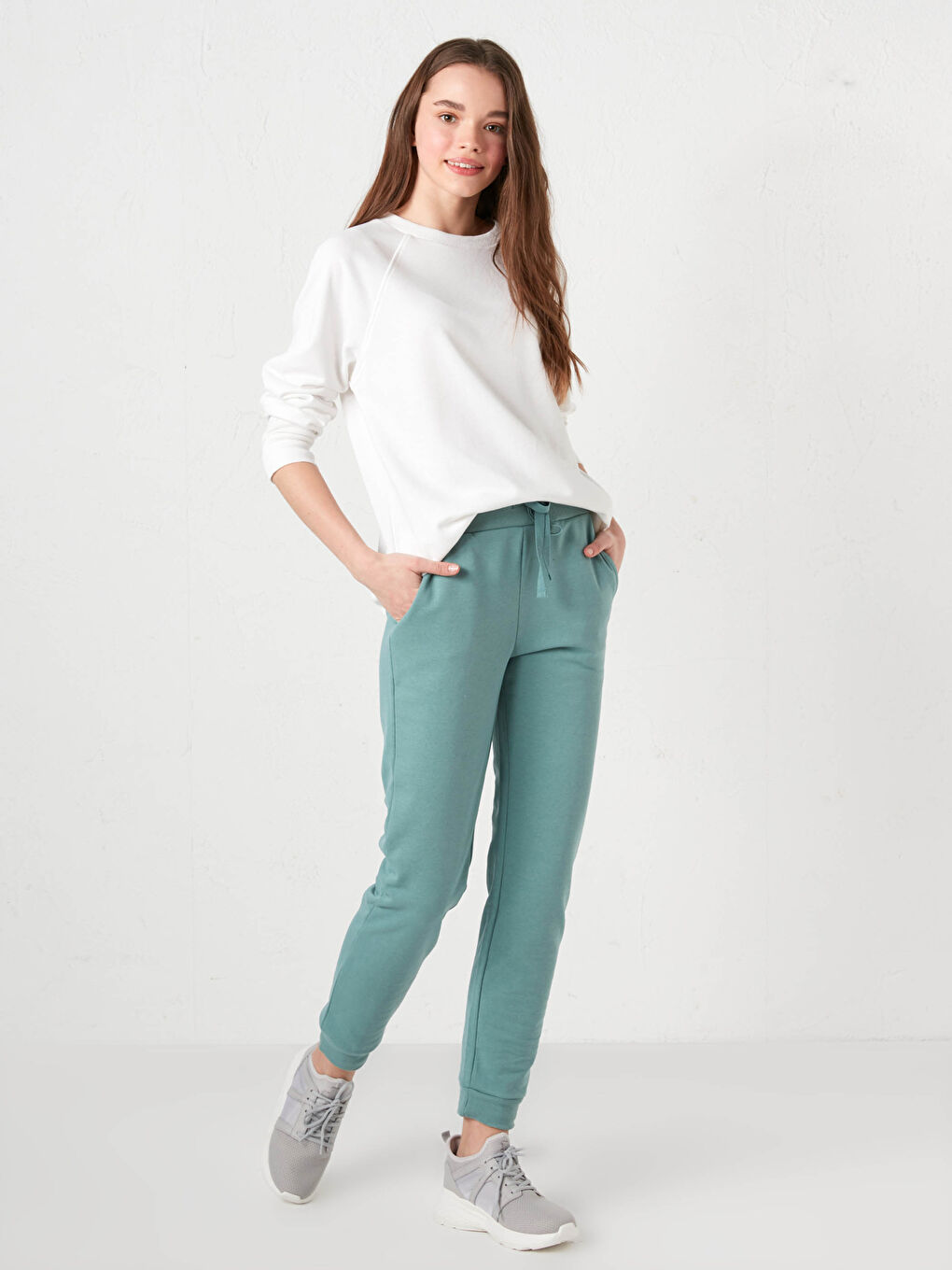 Спортивные штаны-джоггеры с эластичной талией-1