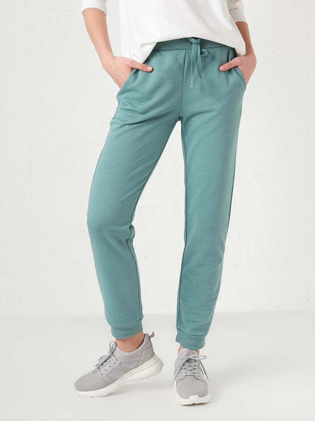 Спортивные штаны-джоггеры с эластичной талией-2