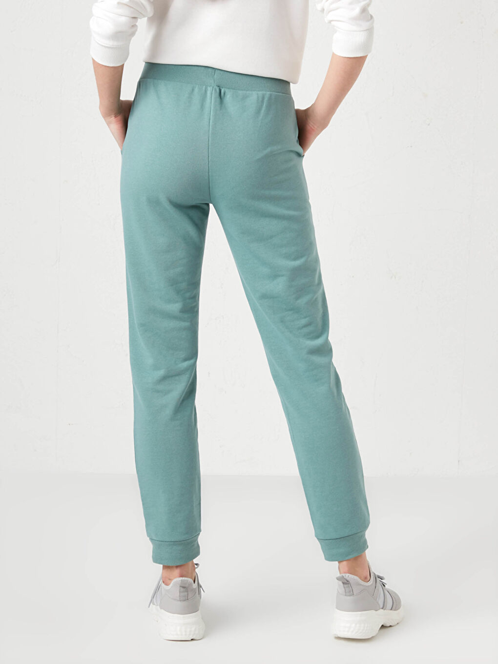 Спортивные штаны-джоггеры с эластичной талией-3