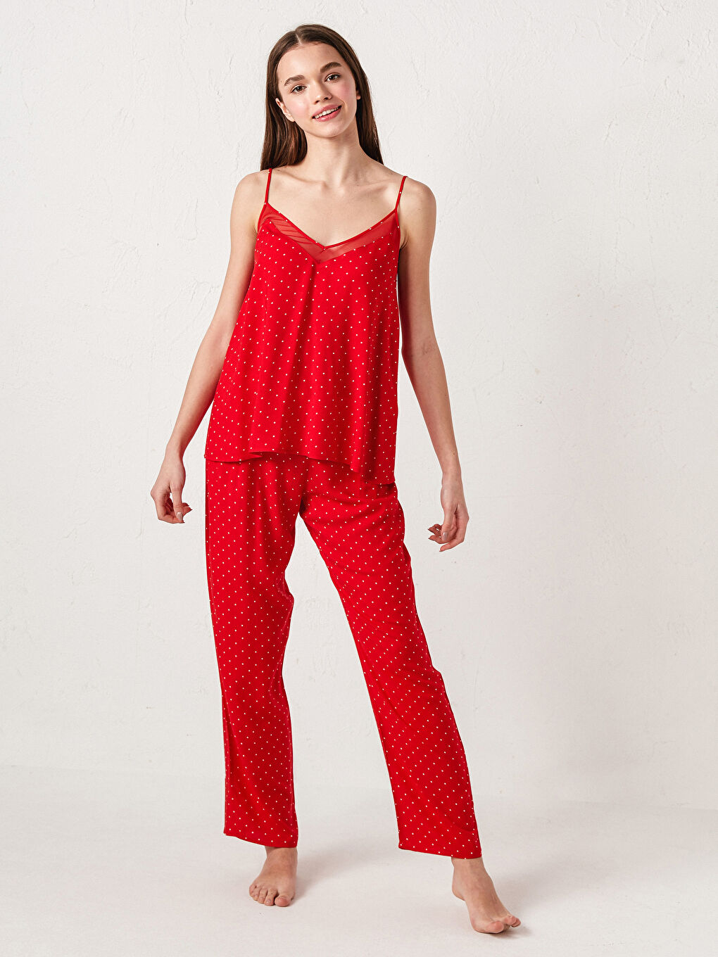 Kırmızı V Yaka İp Askılı Puantiye Desenli Viskon Kadın Pijama Üst-4