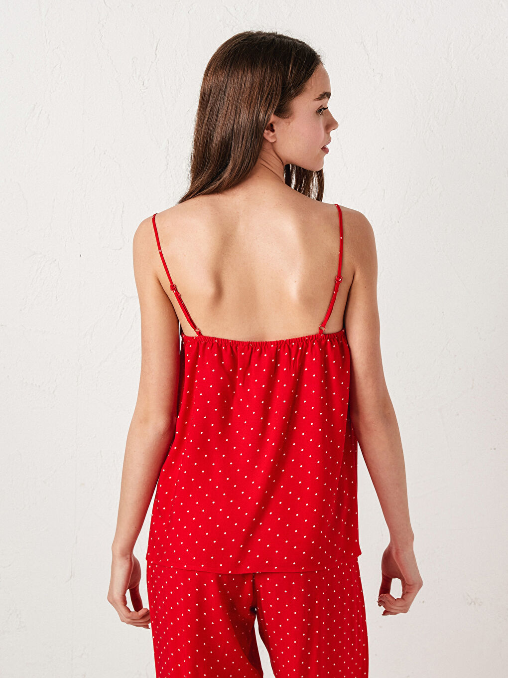 Kırmızı V Yaka İp Askılı Puantiye Desenli Viskon Kadın Pijama Üst-6