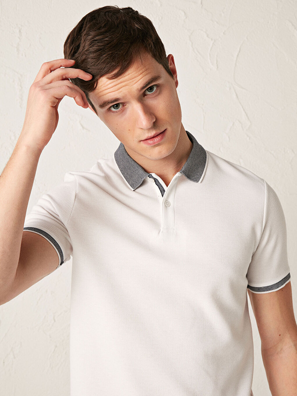 Beyaz Polo Yaka Kısa Kollu Erkek Tişört-1