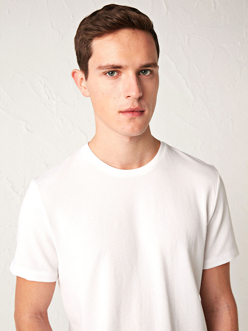 Beyaz Bisiklet Yaka Basic Kısa Kollu Tişört