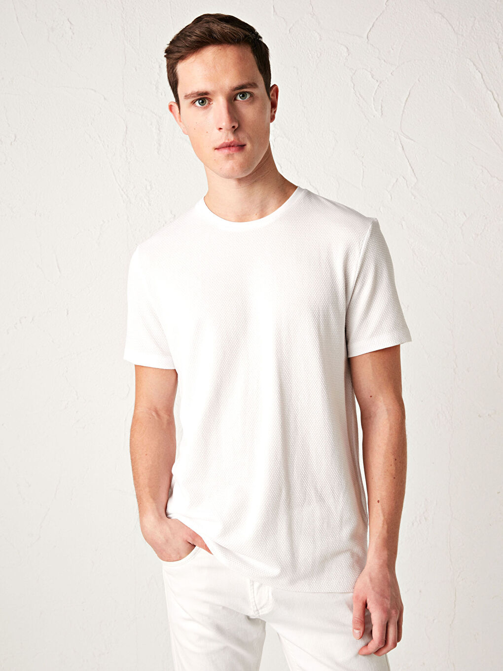 Beyaz Bisiklet Yaka Basic Kısa Kollu Tişört-1