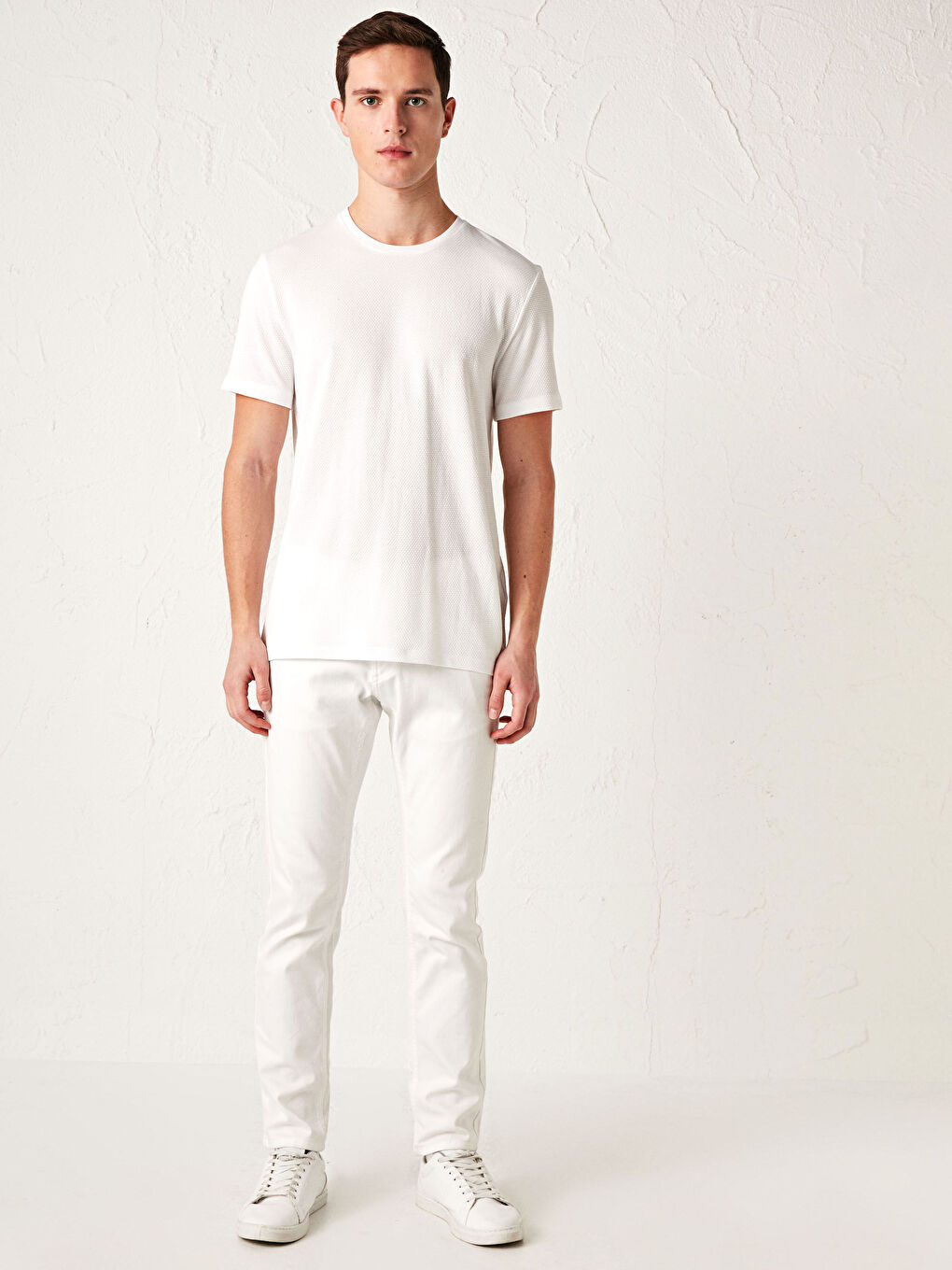 Beyaz Bisiklet Yaka Basic Kısa Kollu Tişört-2